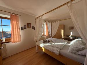 Giường trong phòng chung tại Penzion Pod Třebouňákem