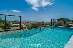 Swimmingpoolen hos eller tæt på Studios Modernos a 2km da Praia do Rosa - RSOs