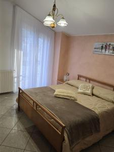 a bedroom with a large bed and a window at Mely House centralissimo in Castel di Sangro +2 photos