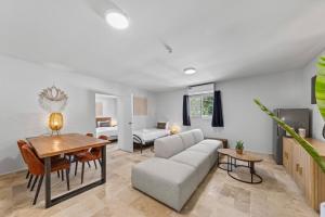 Khu vực ghế ngồi tại Caribe CBW Hotel