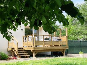 a deck with two potted plants on it at Gite Bergamote in Champenoux