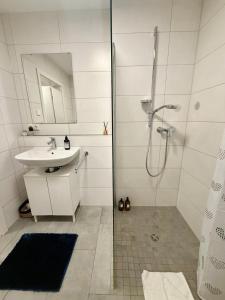 Phòng tắm tại Zentrumsnahe Wohnung - Tram, Amazon Prime und Self Check in