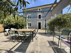a table and chairs in front of a house at Peyret in Cépie