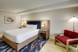 Giường trong phòng chung tại The Atrium Hotel on Third +10 ảnh