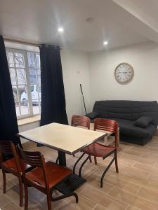 Khu vực ghế ngồi tại BEST PRICE # - La SCIERIE- x4 people