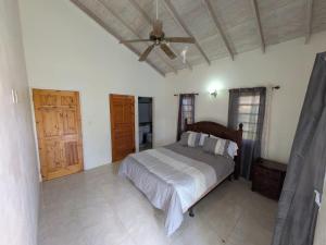 Billede fra billedgalleriet på 1305 Palm Drive Cedar Valley Gardens i Cassada Gardens