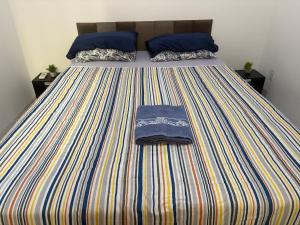 En eller flere senge i et værelse på Casa em condomínio