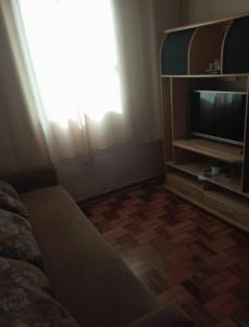 TV a/nebo společenská místnost v ubytování Rm Pousada Casa De Familia