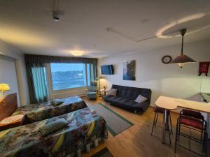 Posezení v ubytování Ikaalisten Kylpylä Apartamentos rantahuoneisto Terme