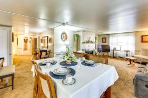 een eetkamer met een witte tafel en stoelen bij Walk to Shops and Eats Apt in Downtown Elizabeth in Clairton