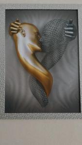 a picture of a snake and a microphone at Appartamenti Yolanda- Ideale per lavoro e relax in Rozzano