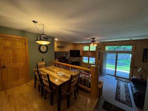 Et tv og/eller underholdning på Minocqua Lake Condo B7