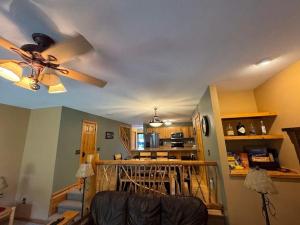 Køkken eller tekøkken på Minocqua Lake Condo B7