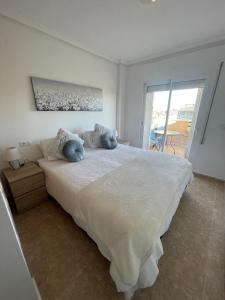 En eller flere senge i et værelse på Agua marina