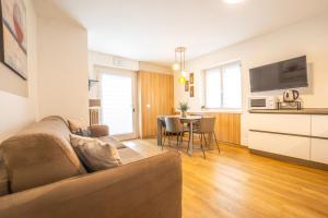 Et tv og/eller underholdning på Moderno appartamento con giardino