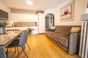 Køkken eller tekøkken på Moderno appartamento con giardino + 40 billeder