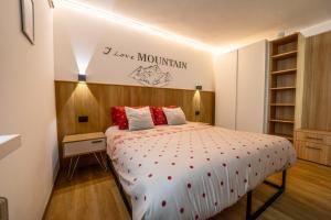 En eller flere senge i et værelse på Moderno appartamento con giardino