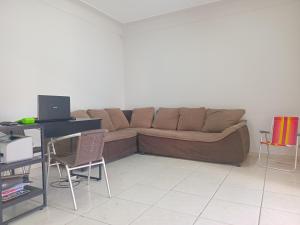 Khu vực ghế ngồi tại Capsula Residence Hotel