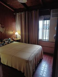 a bedroom with a large bed and a window at Hostería Don Atilio in Posadas +16 photos