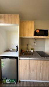 a small kitchen with a sink and a microwave at Suite Prado-PC0n Garant1a in Cochabamba
