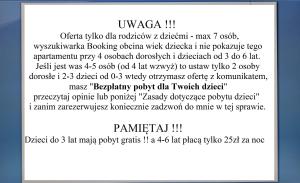 een getypt document bovenop een wit papier bij przy Zamku Ryn in Ryn