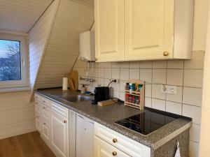 Kuchyň nebo kuchyňský kout v ubytování BetterStay Apartment for 6 People