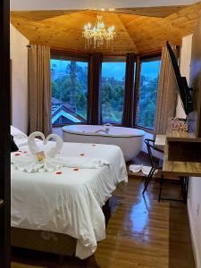 En eller flere senge i et værelse på Château des Moulins - Boutique Hotel