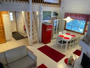 a small kitchen and dining room with a table and chairs at Sappee Peak Cabin - Bike, Fire, Snow & Adventure in Salmentaka