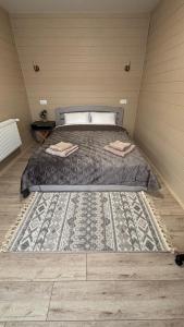 En eller flere senge i et værelse på DIM Котедж в Карпатах