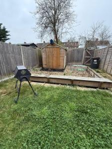 En have udenfor 4-Bed Contractor Friendly House Long Stays Welcome