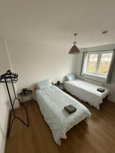 En eller flere senge i et værelse på 4-Bed Contractor Friendly House Long Stays Welcome