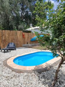 Bazén v ubytování Cabaña Wairaluna nebo v jeho okolí