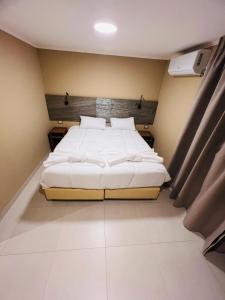 En eller flere senge i et værelse på Hotel Mosqoy