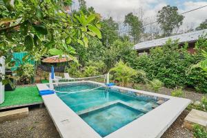 Swimmingpoolen hos eller tæt på Casa Trisquel Cozy Oasis 2BR wAC BBQ & Pool