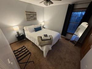 Giường trong phòng chung tại Stafford Court Escape by Stay Lage