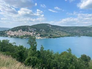 a view of a large body of water with trees at Domek na Lazurowym Wybrzeżu in Gassin +7 photos