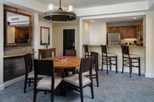 a kitchen and dining room with a table and chairs at Marriott's StreamSide Evergreen at Vail in Vail
