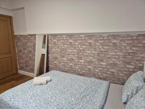 En eller flere senge i et værelse på Studio with External Bathroom Near to the City Centre