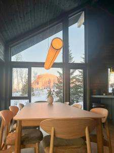 Billede fra billedgalleriet på Mountain Cabin With Beautiful Lake View i Markegardlian