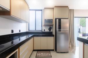 Køkken eller tekøkken på Estadia completa com piscina e a 350m da Praia PRY