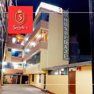 a building with a sign on the side of it at Hospedaje secretos in Huancayo