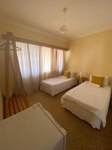 een hotelkamer met twee bedden en een raam bij ProAvia Apartments and Hotel-Long Beach in Walvis Bay