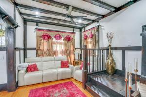 Afbeelding uit fotogalerij van Steps to Union College Home with Shared Yard! in Schenectady