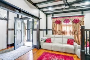 Afbeelding uit fotogalerij van Steps to Union College Home with Shared Yard! in Schenectady