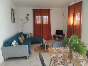 Khu vực ghế ngồi tại Villa tropicale