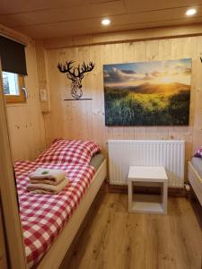 a small room with a bed and a table at Zillertalerhütte in Aschau