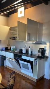 Køkken eller tekøkken på Garden Apartment + 8 billeder