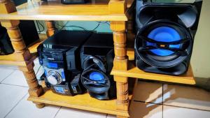a wooden shelf with a desk with a computer and speakers at La Cordillera in Tupungato