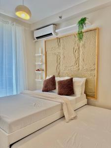 a bedroom with two beds and a wall at Maison kh in Suba +22 photos