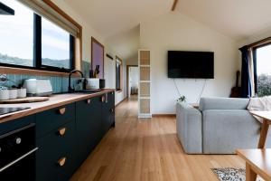 Et opholdsområde på Sisters Beach Hideaway - A Coastal Escape